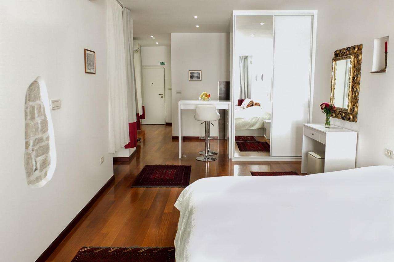 Old Square Apartment Split