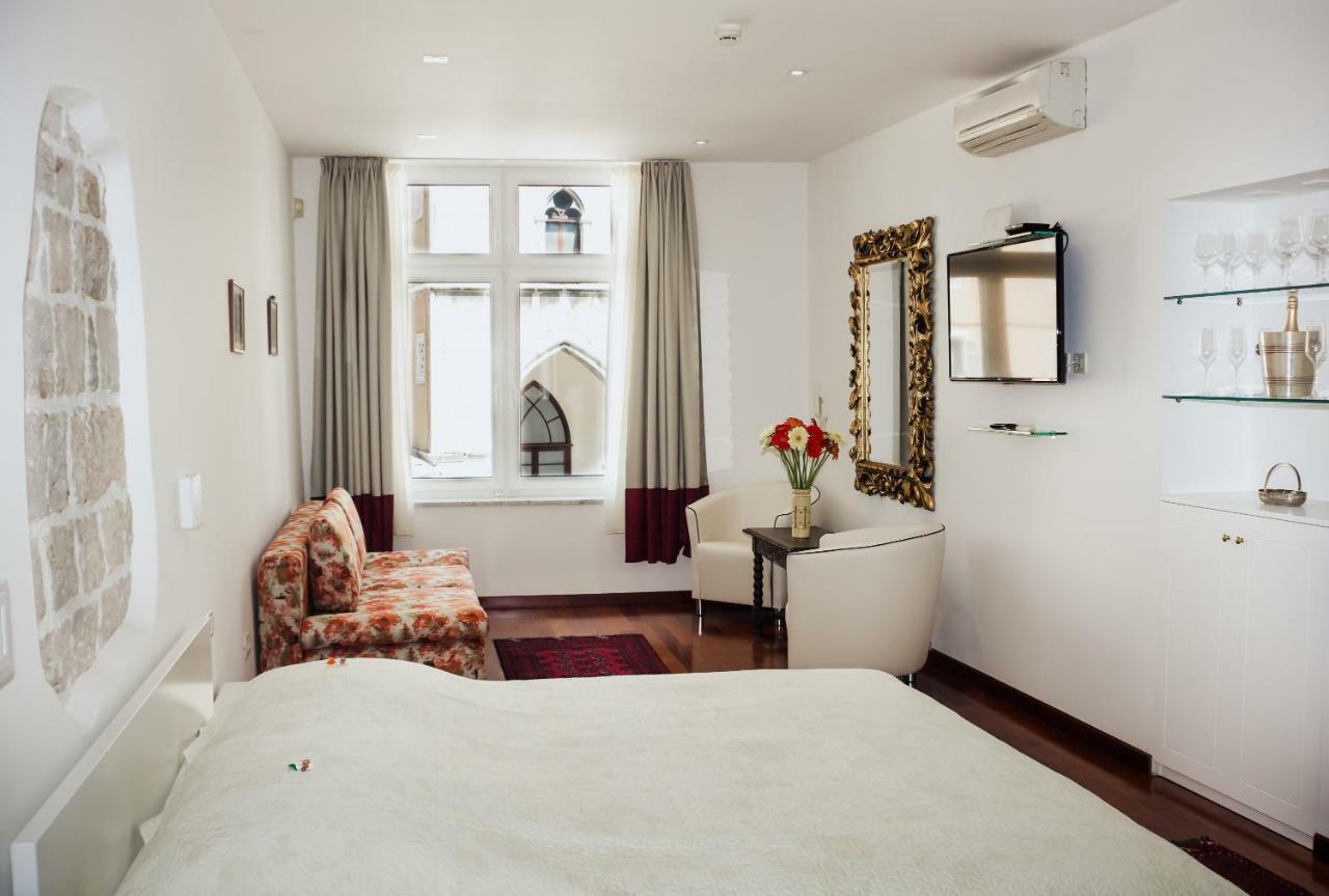 Old Square Apartment *
